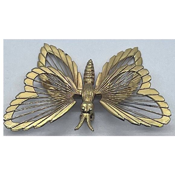 Vintage Monet Gold Tone Open Wire Work Wings Butterfly Pin Brooch - Picture 4 of 13